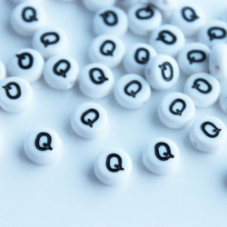 7mm Acrylic Alphabet Beads - Letter "Q" 
